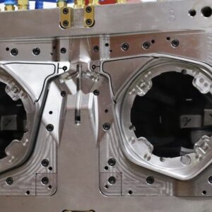Moule injection complexe